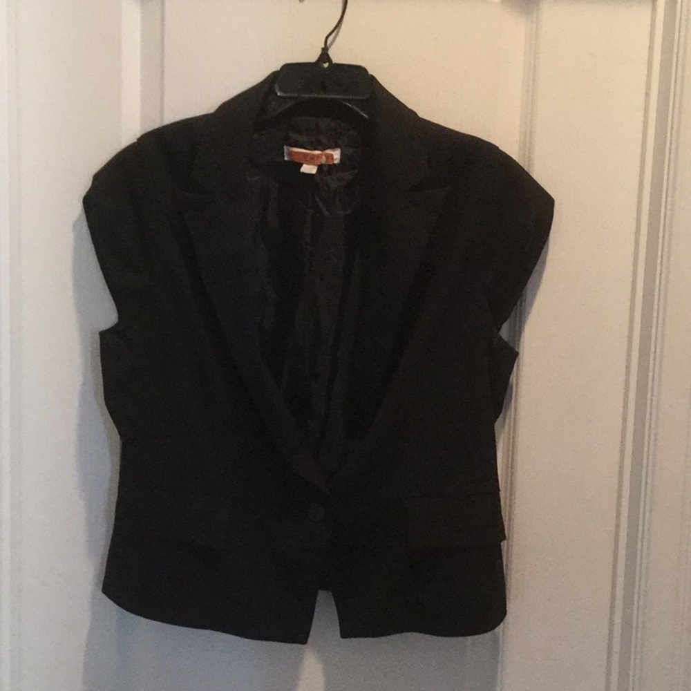 Cap sleeve blazer!!